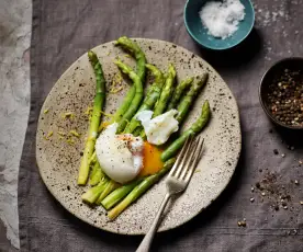 Sous vide asparagus with poached eggs (TM5)