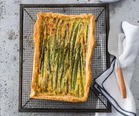 Asparagus tart with sour cream pastry