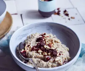 Mandel-Porridge mit Cranberrys