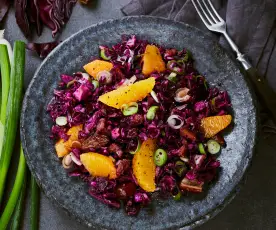 Orangen-Rotkohl-Salat mit Datteln