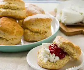 Scones de suero de leche con queso fresco