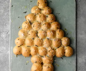 Christmas Tree Pull-apart Bread