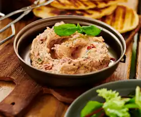 Mediterraner Dip zum Grillen
