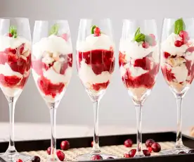 Copas con frutos rojos al champán