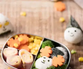 Rýžové onigiri v lunch boxu