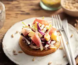 Salade alsacienne revisitée sur sablé parmesan