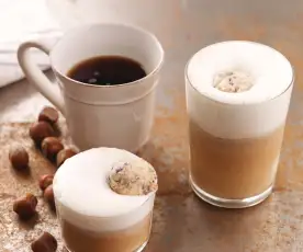 Espuma de leite com café e gelado de avelã