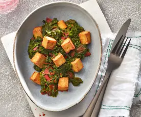 Tofu auf Tomaten-Spinat