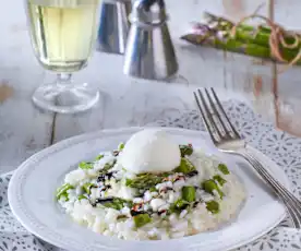 Risotto con asparagi, gelato al Parmigiano reggiano e aceto balsamico