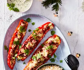 Überbackene Spitzpaprika mit Merguez und Reis