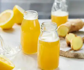 Sumo de limão e gengibre com mel