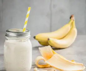 Banánový proteinový shake s kešu oříšky