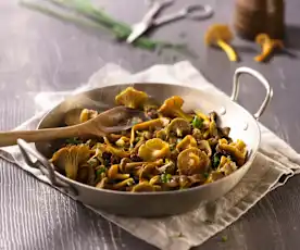 Fricassée de chanterelles, sauce ciboulette