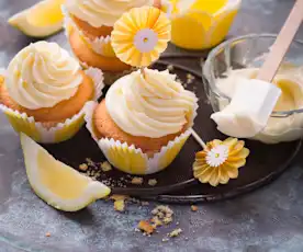 Zitronencupcakes mit Frischkäse-Topping