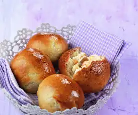 Krapfen mit Aprikosen-Frischkäse-Füllung