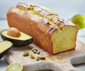 Avocado-Pistazien-Kuchen mit Limette