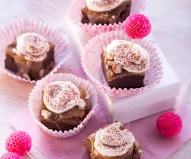 Buttermilch-Brownies mit Haselnuss-Karamell-Creme