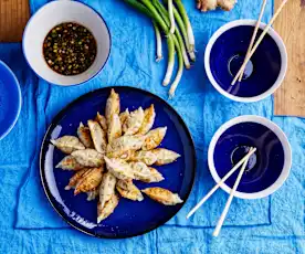 Gyozas de porco com molho de soja