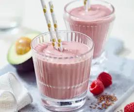 Himbeer-Avocado-Smoothie mit Kefir