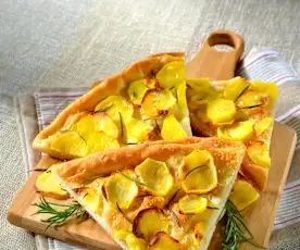 Focaccia mit Kartoffeln und Rosmarin 