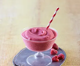 Smoothie de frutos rojos con yogur