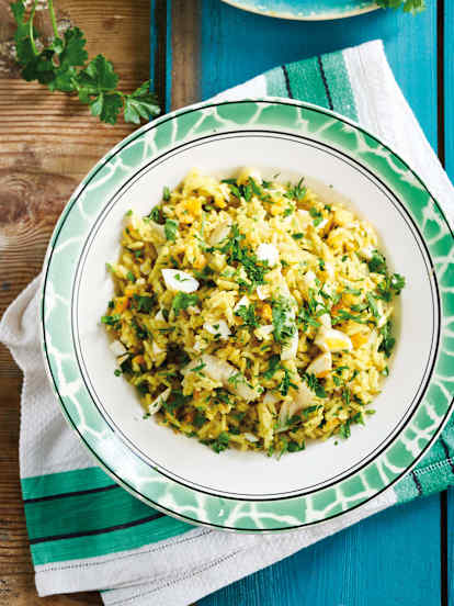 Arroz com bacalhau, ovos e salsinha