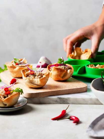 Minitarty z kurczakiem po tajsku