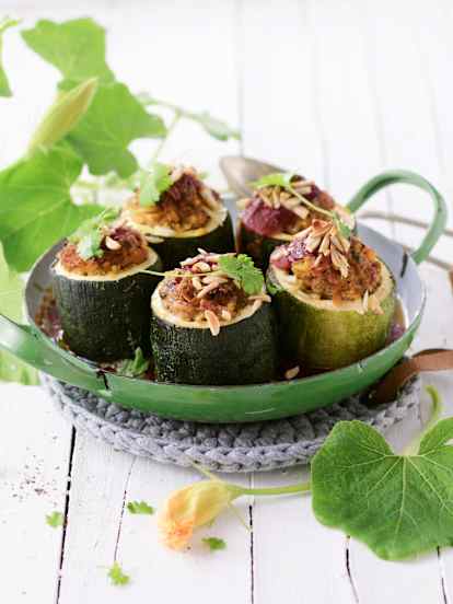 Zucchinitürmchen mit orientalischer Lammfülle