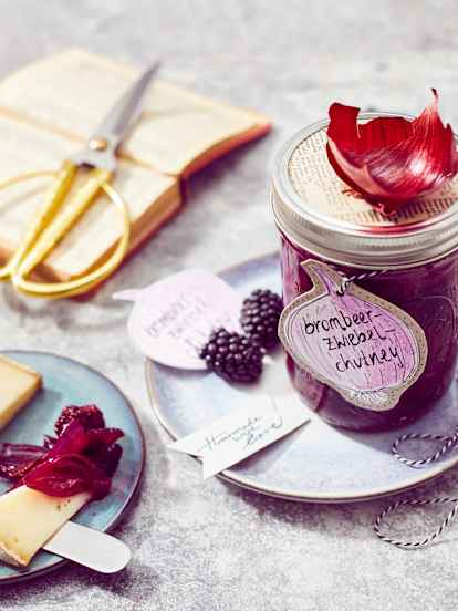 Chutney z czerwonej cebuli i jeżyn