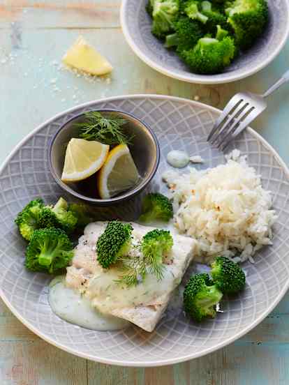 Fischfilet mit Brokkoli, Reis und Dillsauce