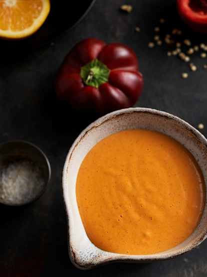 Red capsicum and paprika hollandaise sauce