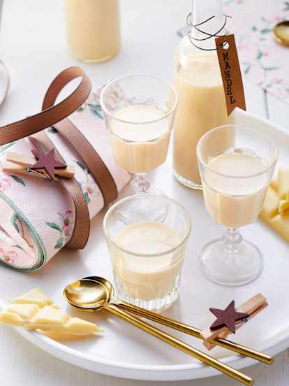 Mandlový likér s bílou čokoládou