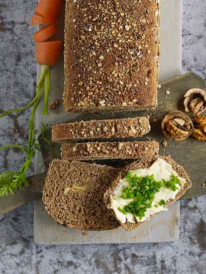 Karotten-Walnuss-Brot