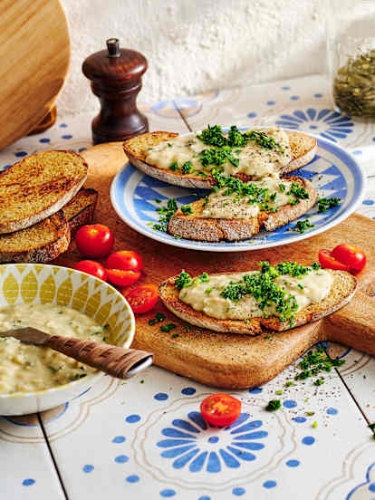 Bruschetta with white bean purée and gremolata