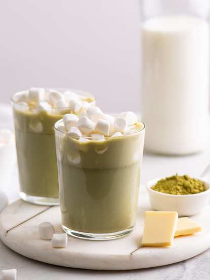 Gorąca biała czekolada z matcha