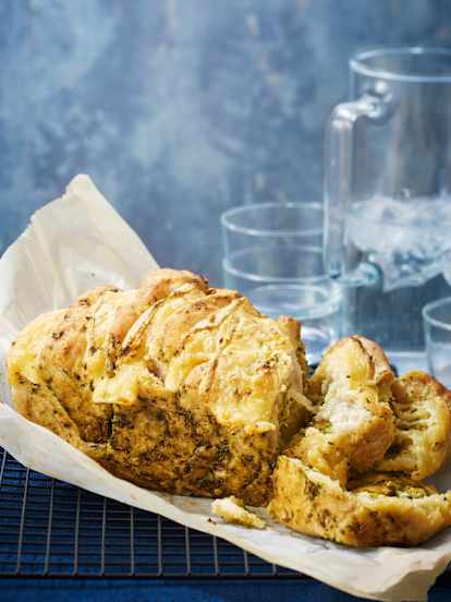 Pain feuilleté au pesto de fanes
