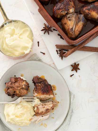 Pollo marinado con puré de patatas
