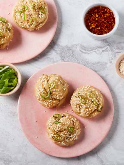 Pains torsadés vapeur aux oignons verts