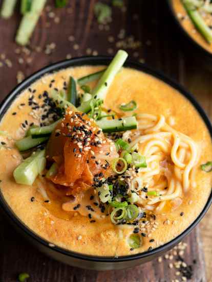 Kimchi Kaltschale mit Ramen
