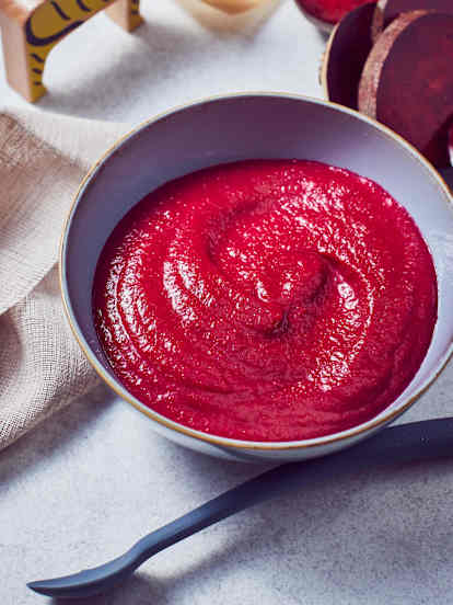 De eerste hap: Puree van Rode Biet en Aardappelen met Rundvlees