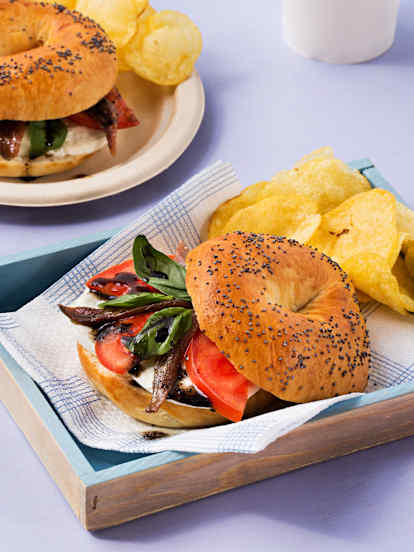 Bagels caprese