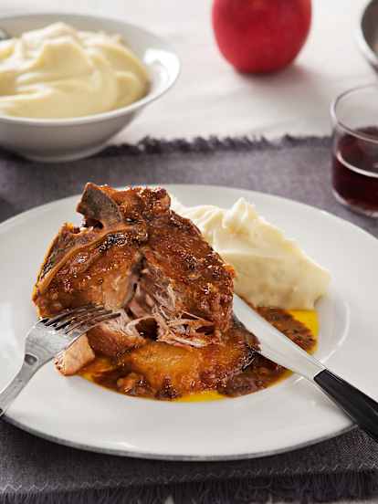 Aguja de cerdo con piña y naranja