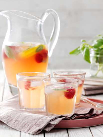 Himbeer-Basilikum-Sangria
