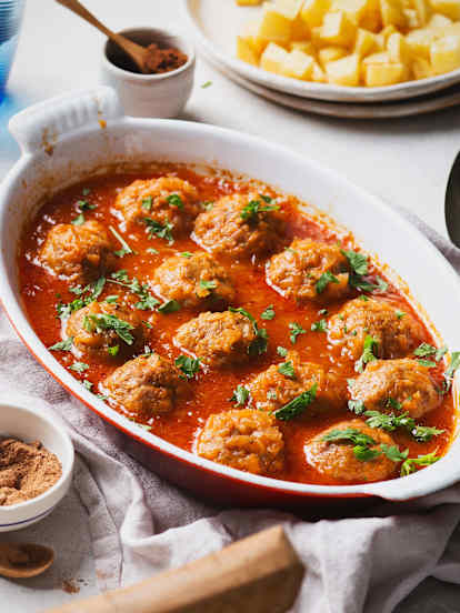 Albóndigas en salsa española