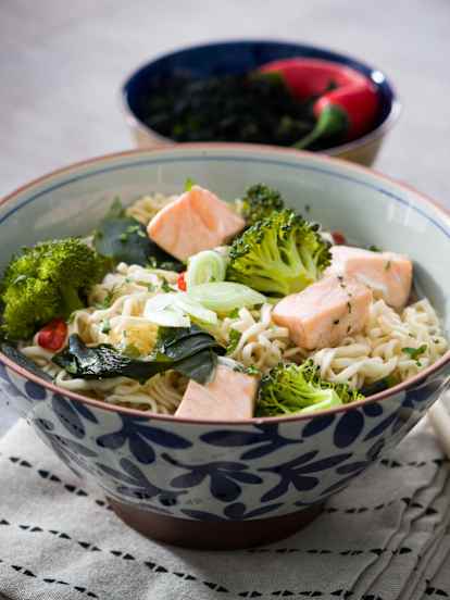 Ramen con salmón y brócoli - Japón