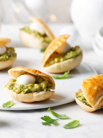 Conchas de hojaldre rellenas con guacamole
