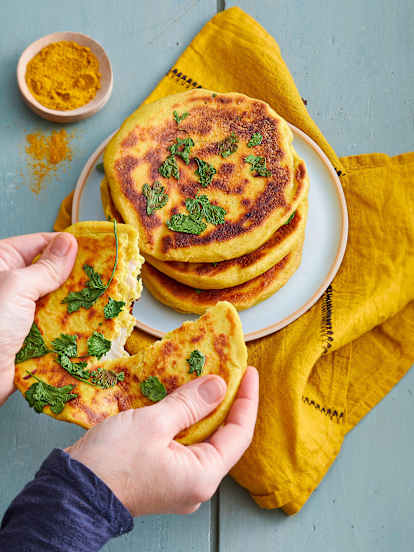 Cheese naans au curry et à la coriandre