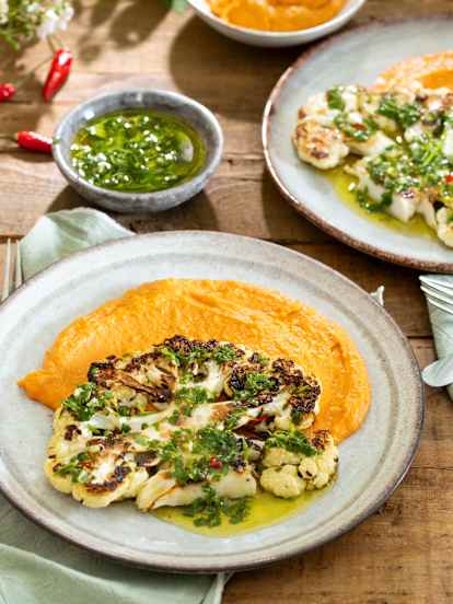 Coliflor a la plancha con puré de judías blancas