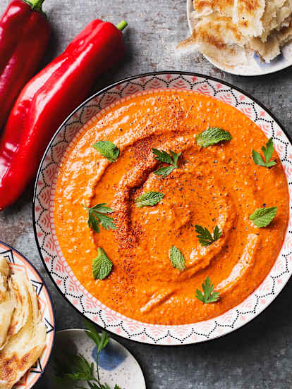 Pasta z pieczonej papryki i orzechów (Muhammara)