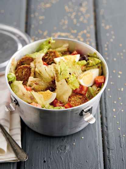 Salada com mini-hambúrgueres de atum